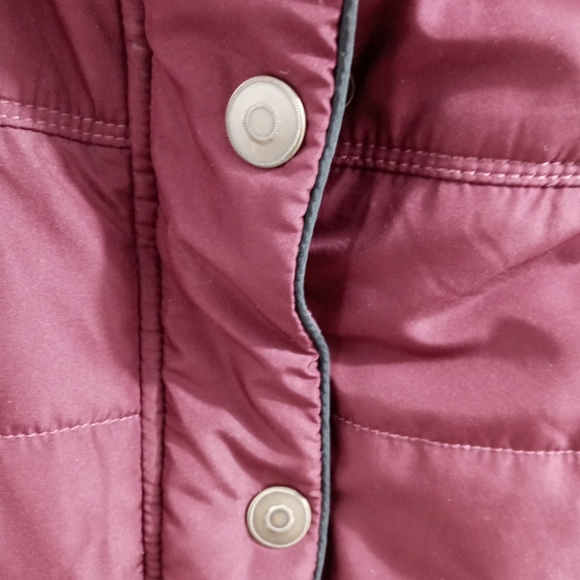 Prince & Fox Burgundy Puffer Vest Faux Fur Hood Women’s L Full Zip - Picture 7 of 8